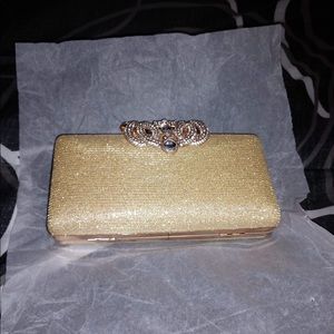 Purse & necklace bundle!